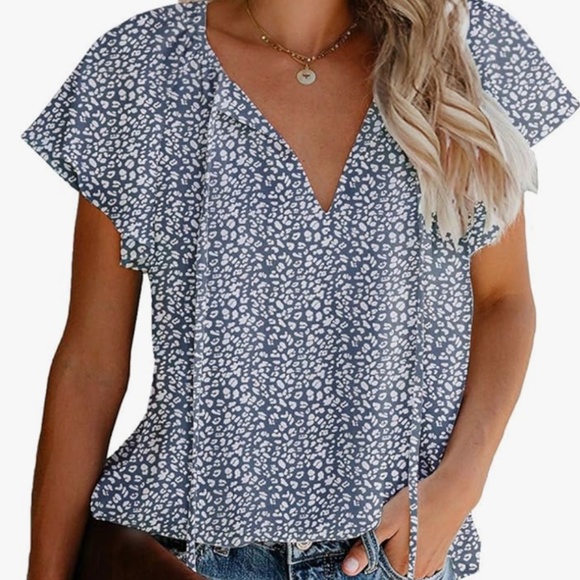 New, Pretty, flowy blue summer flower top. - Picture 1 of 9